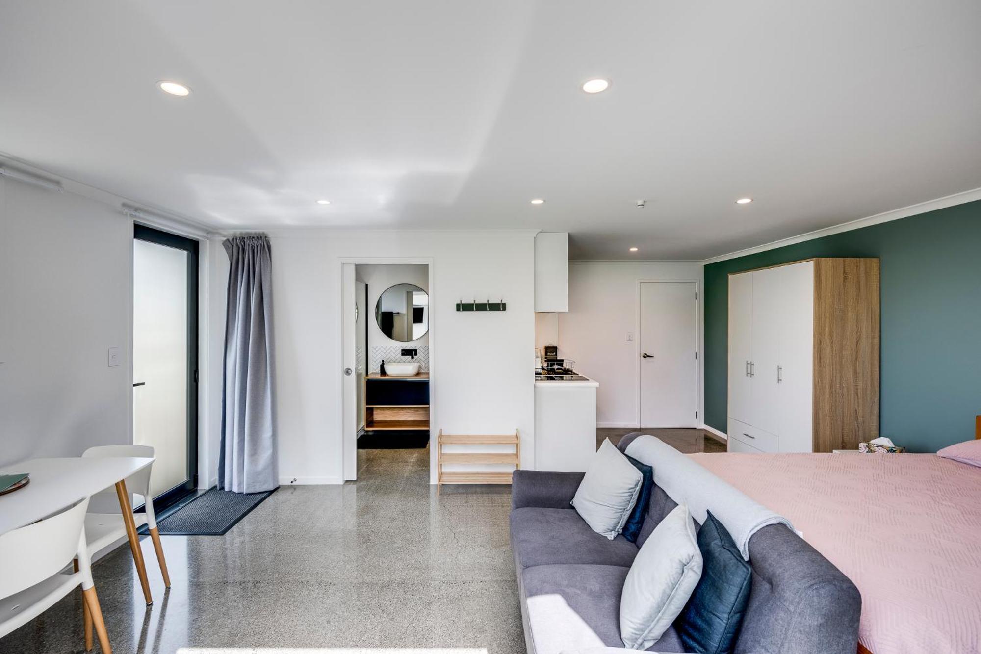 Modern Studio Near Clive River Ngoại thất bức ảnh
