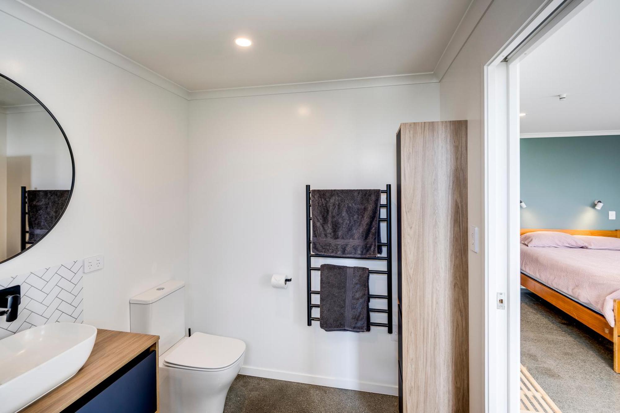Modern Studio Near Clive River Ngoại thất bức ảnh